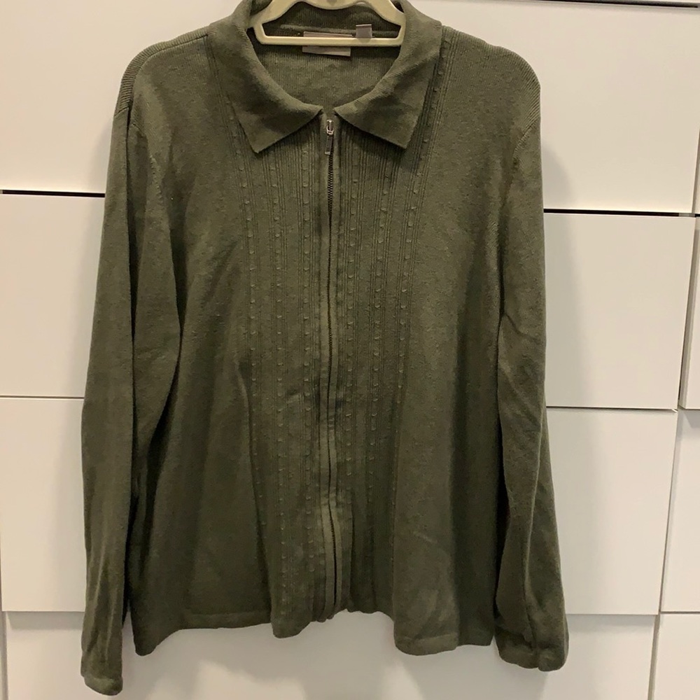 Women’s full zip sweater